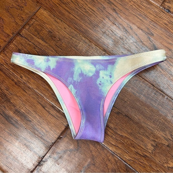 Triangl Bibi Luna Cheeky Purple White Tie Dye bottoms - Picture 2 of 6
